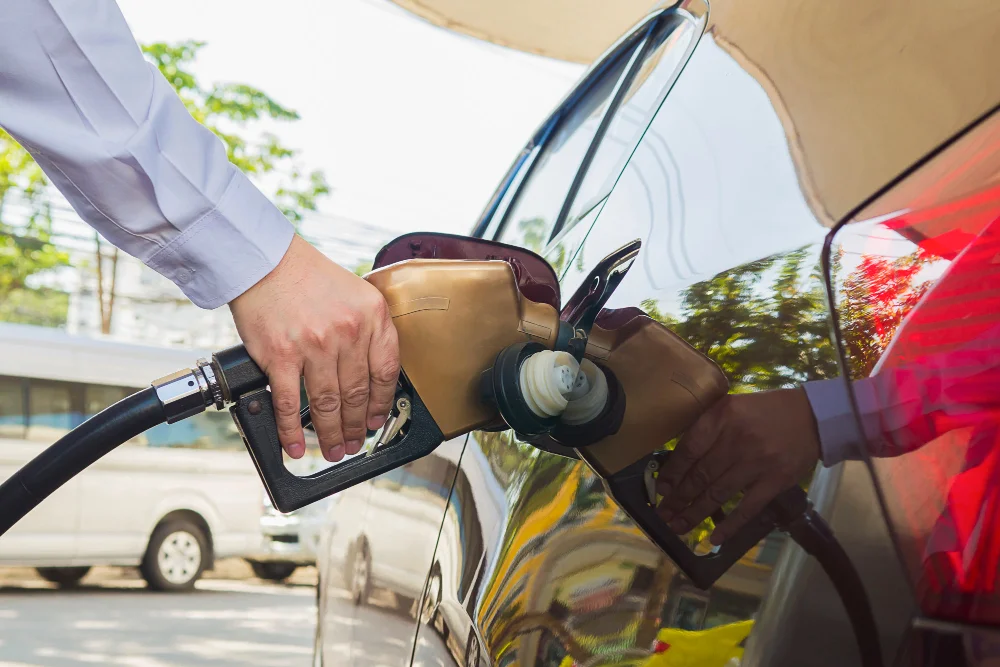 When Is It Worth Filling the Tank?